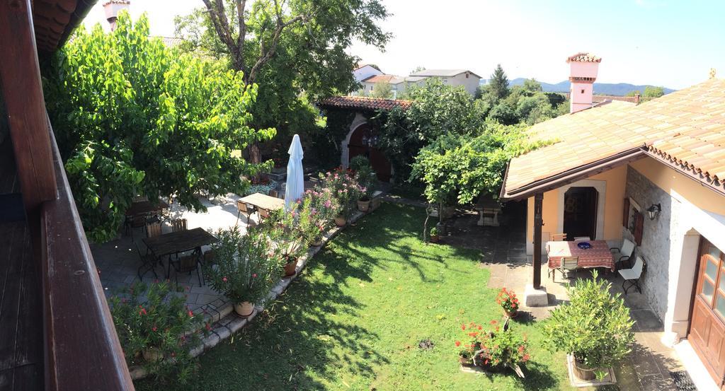 Guesthouse Domacija Sajna Sezana Bagian luar foto