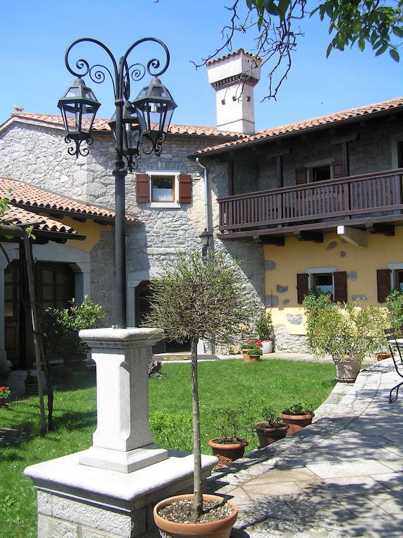 Guesthouse Domacija Sajna Sezana Bagian luar foto